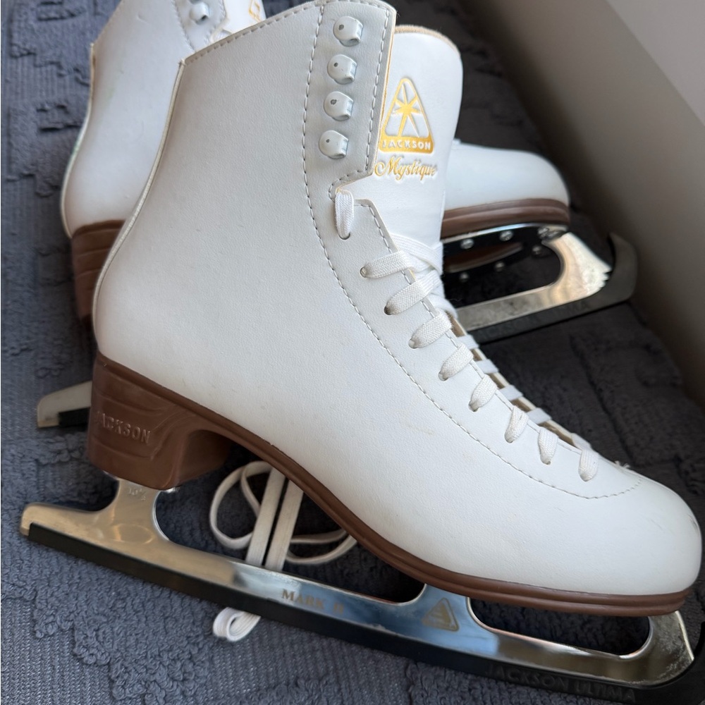 JACKSON White Women's Ice Skates